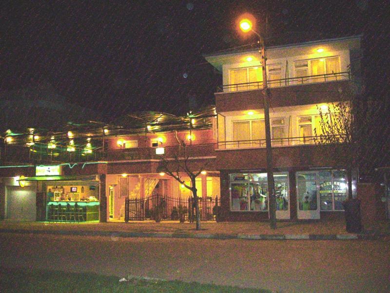 Nelly Guest House Ravda Exterior photo