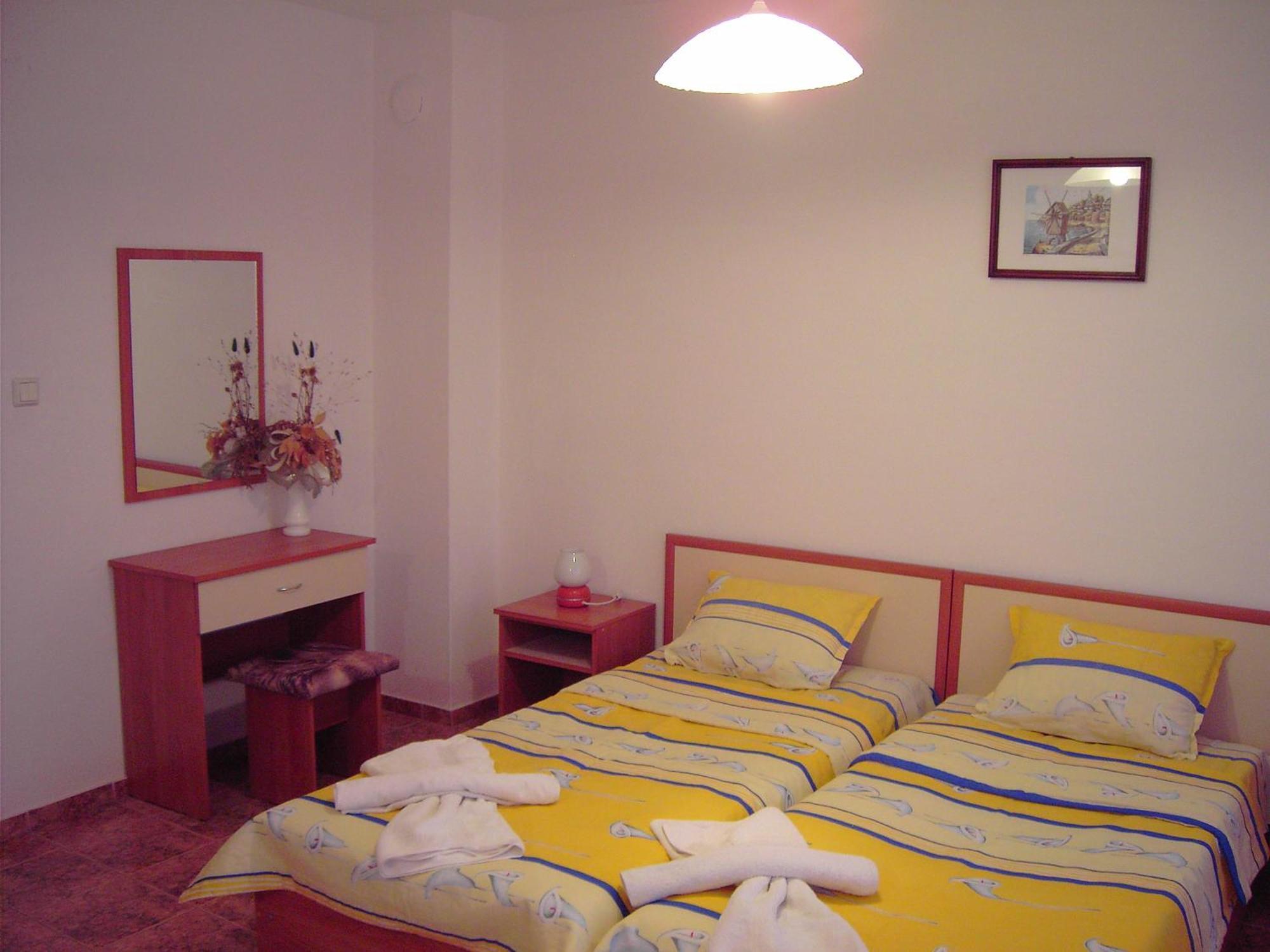 Nelly Guest House Ravda Exterior photo