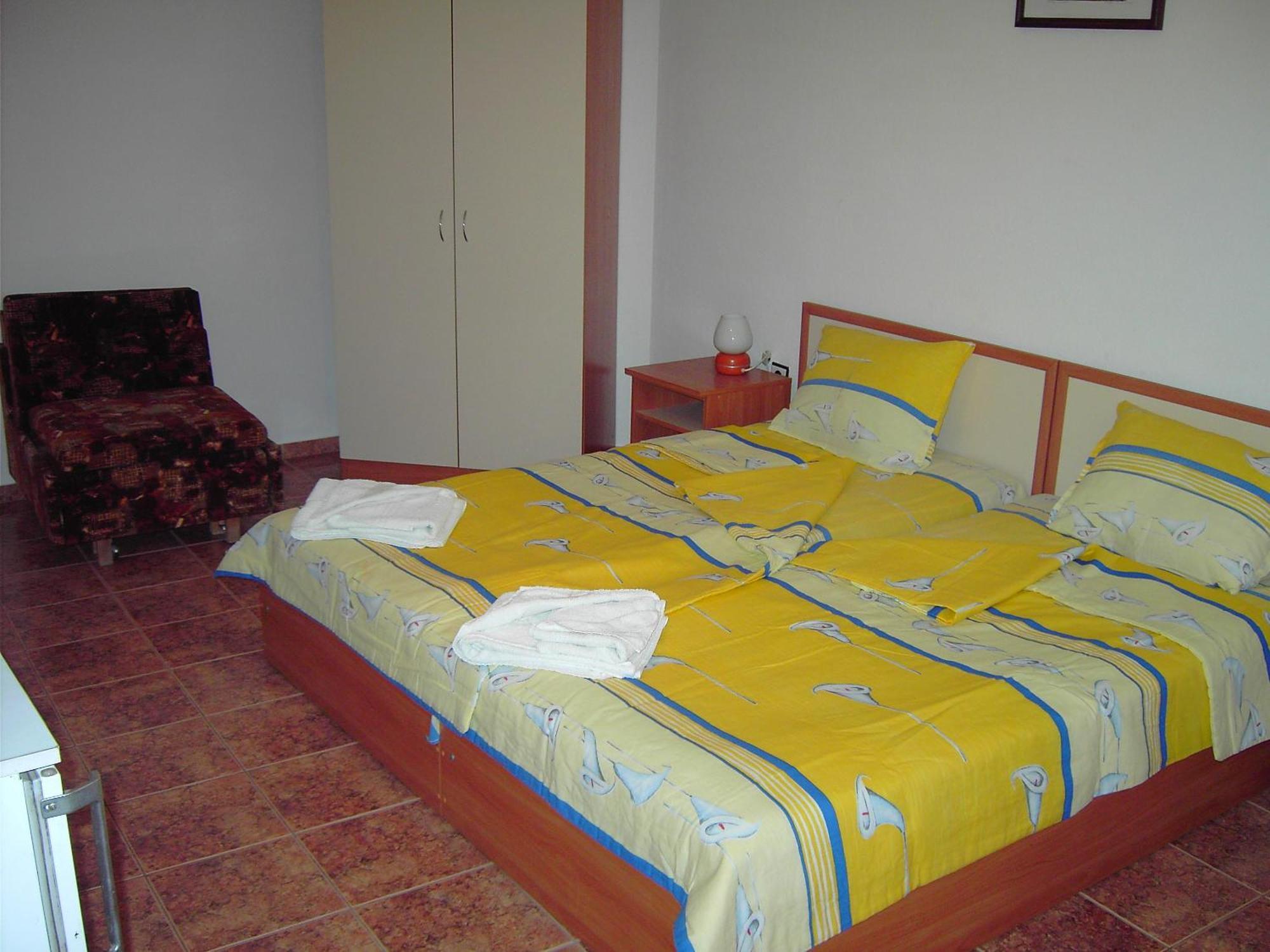 Nelly Guest House Ravda Exterior photo