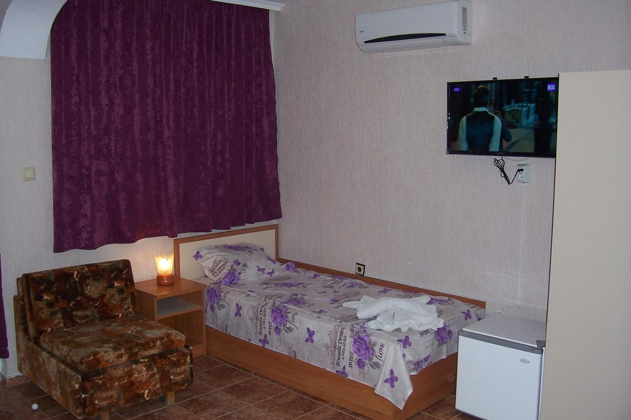 Nelly Guest House Ravda Exterior photo
