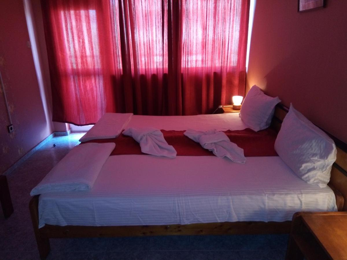 Nelly Guest House Ravda Exterior photo